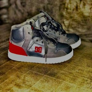 DC high tops for little boy, size 9 in toddler Used but in great shape